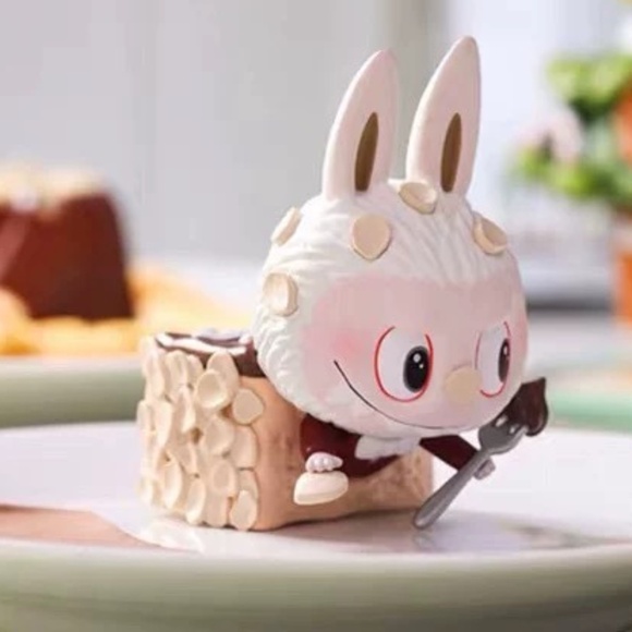 POP MART Labubu THE MONSTERS Patisseries Series - French Butter Sponge Cake - Picture 5 of 5